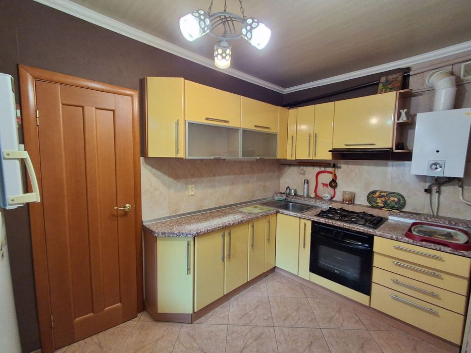 Сдаётся частный дом на Промышленном переулке. Газ, парковка, гараж