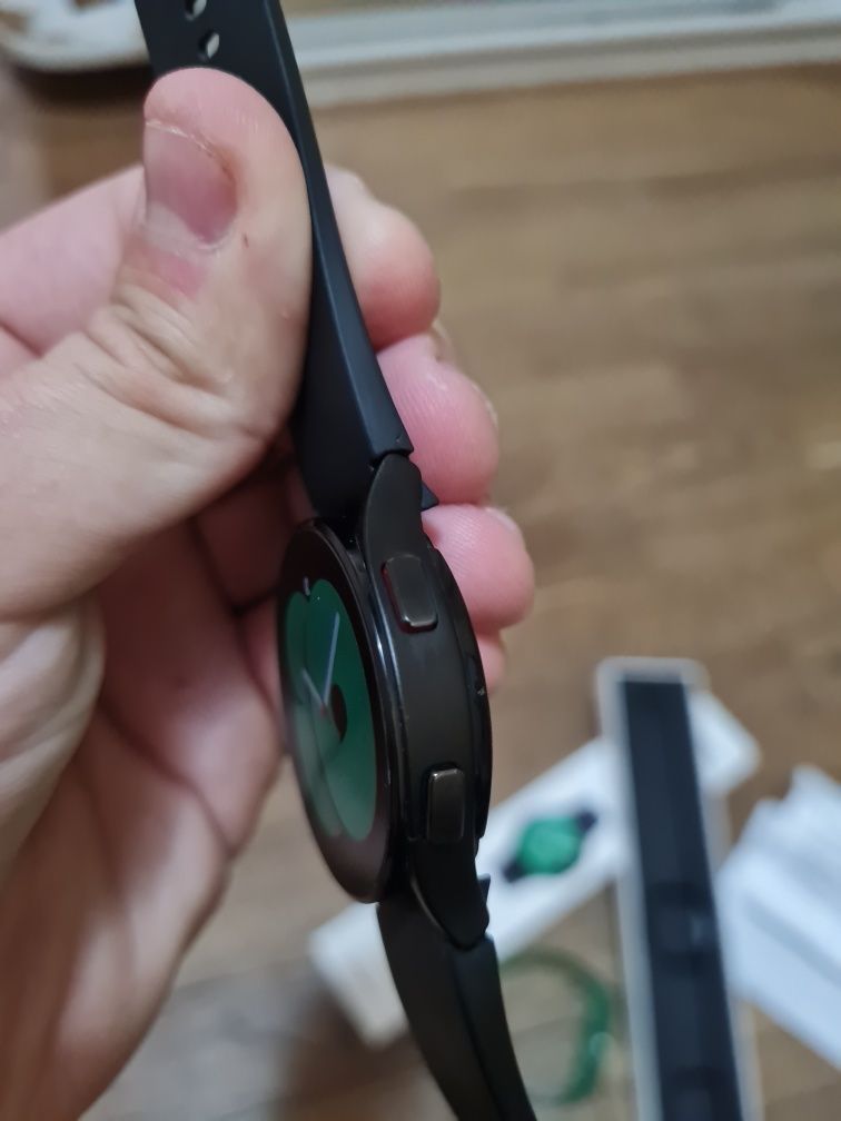 Watch 4 Samsung )