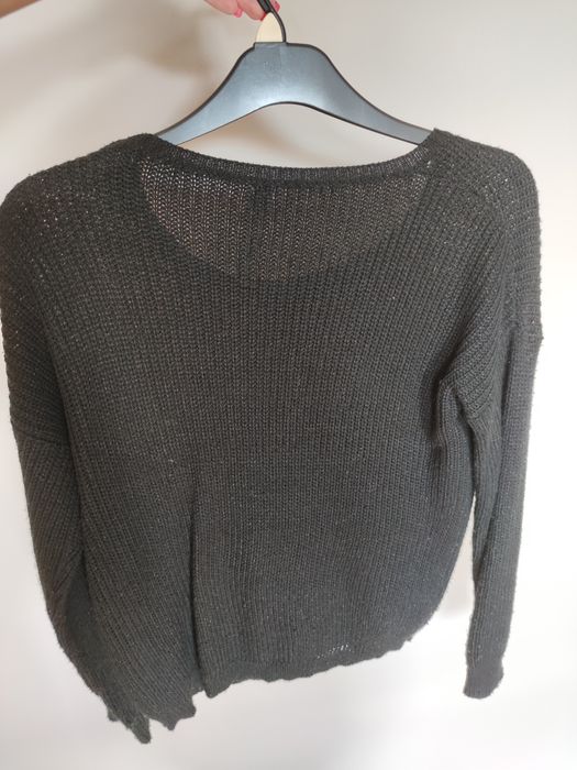 Czarny sweter oversize