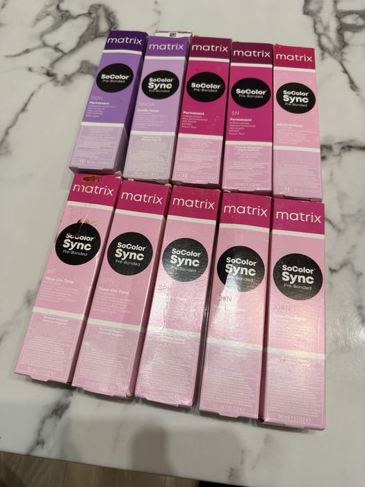 11 szt Tonery i farby do wlosow Matrix Sync i So color 2 szt kemon
