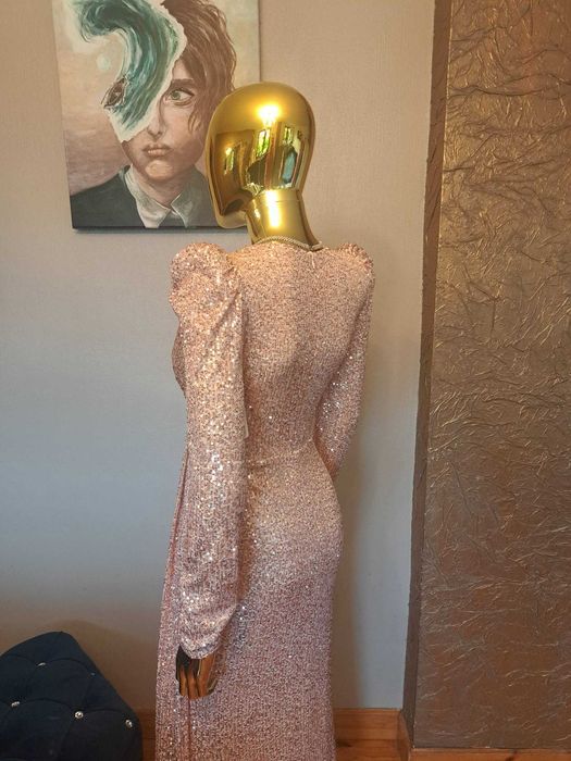Zjawiskowa suknia wieczorowa Rose-Gold Goddess. R38 Polski producent