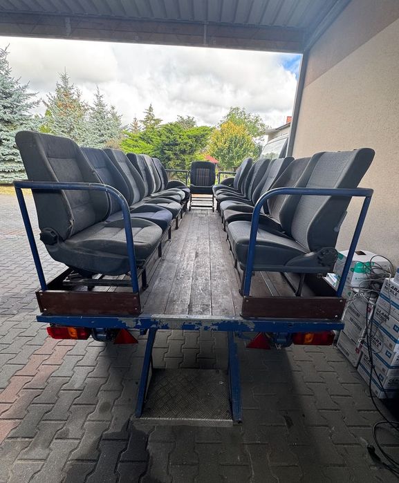 Wóz konny lub do ciągnika 13 osobowy.