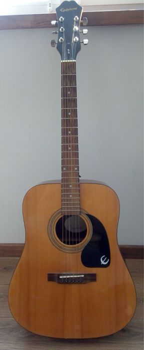 Продам аккустическую гитару Epiphone DR 100 NA