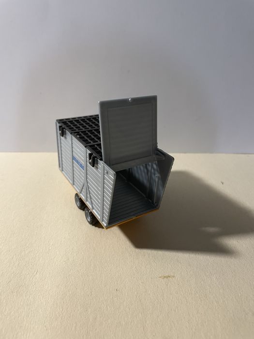 Reboque da Siku como novo