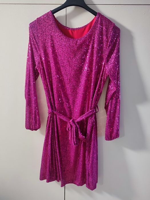 Sukienka wieczorowa w kolorze funkcji cała w cekinach nowa