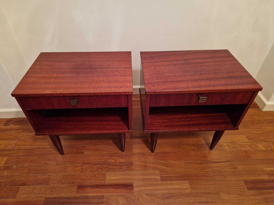 2 mesinhas de cabeceira vintage