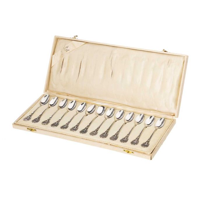 Estojo com Belas Colheres de Chá em Prata