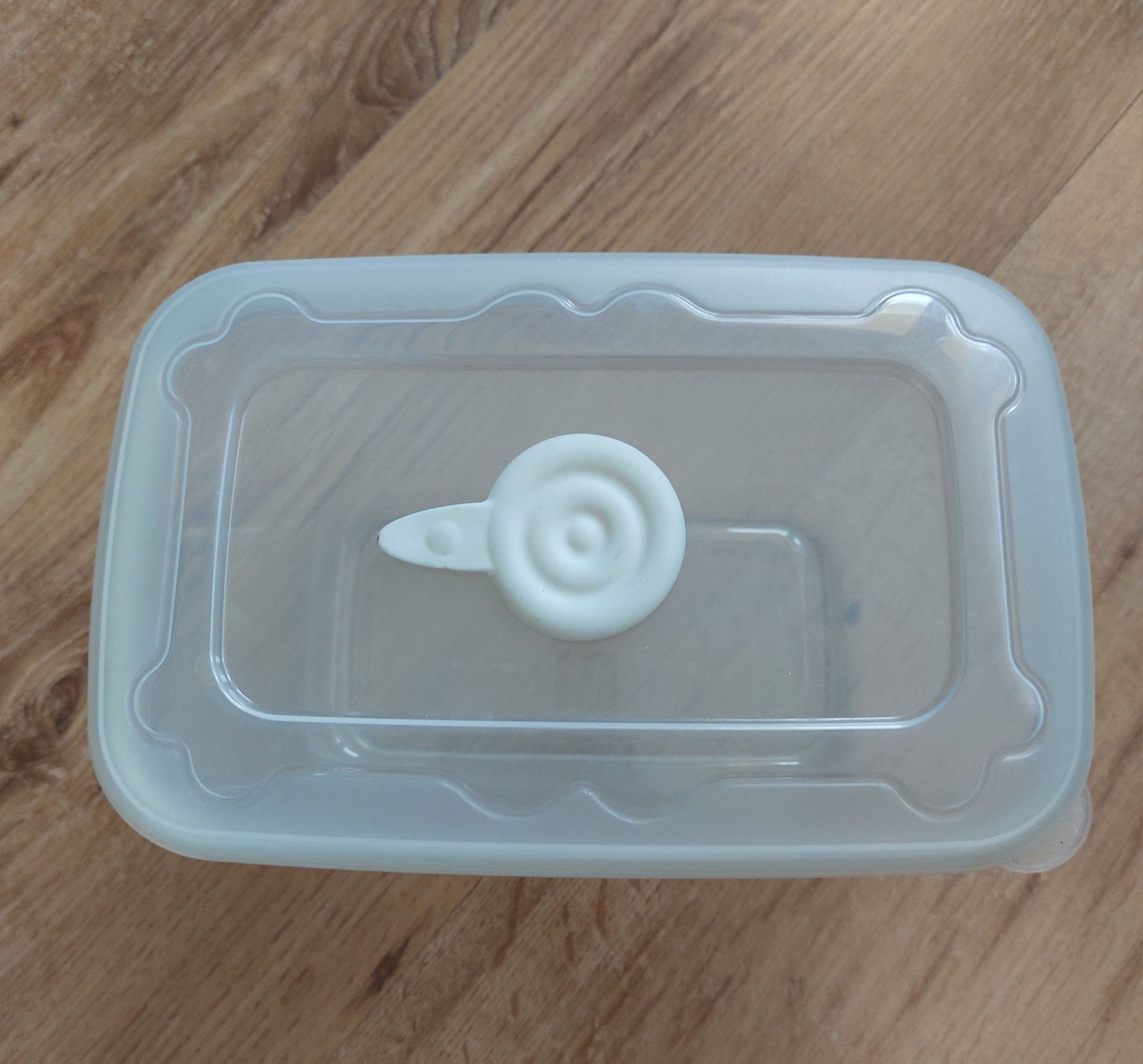 Pojemnik do sterylizacji w mikrofali  z zestawu Tommee Tippee