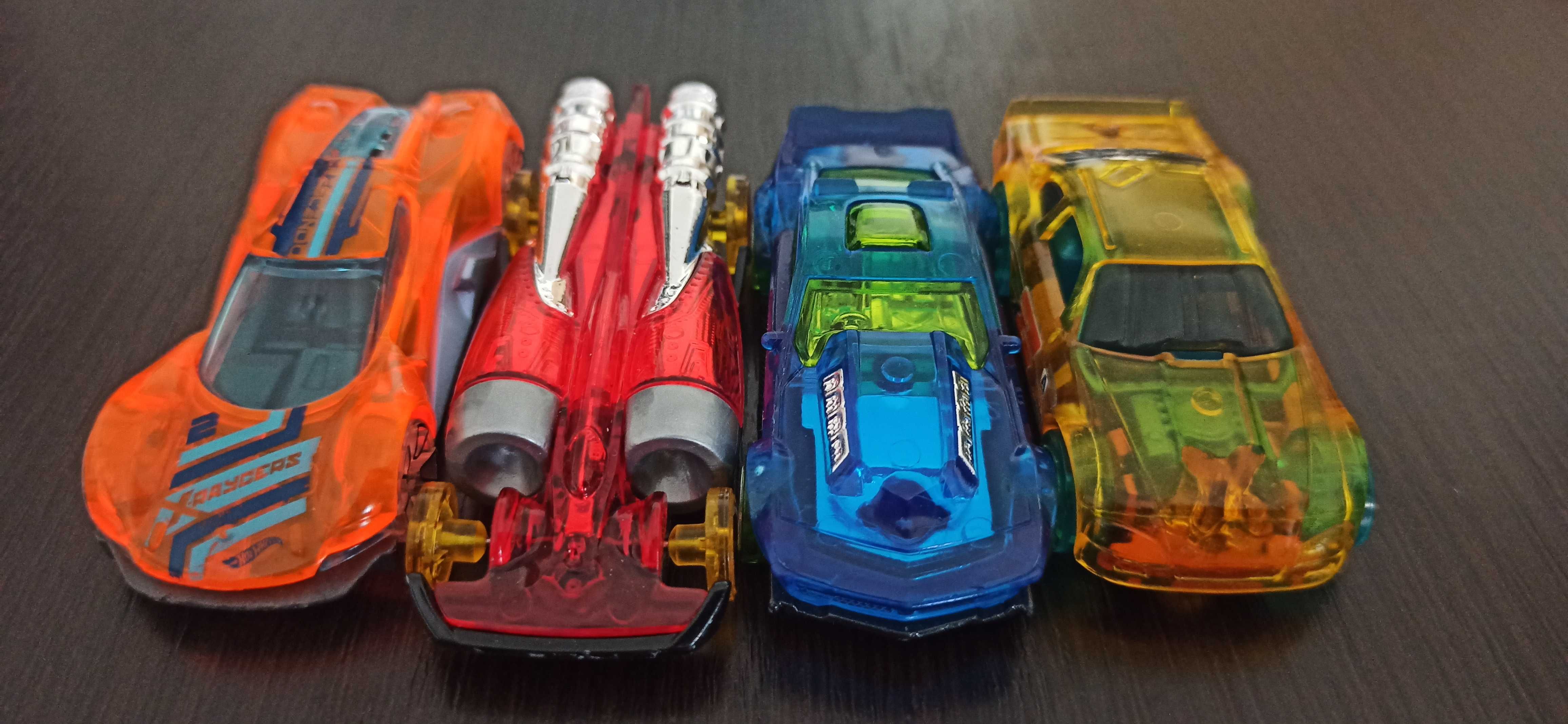 Samochodziki Hot wheels z walizką