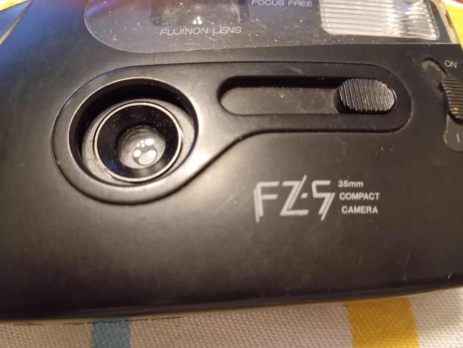 Vendo máquina fotográfica analógica da fugi FZ 5 35mm COMPACT CAMERA