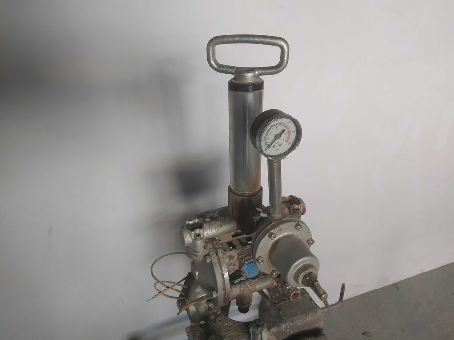 Pompa lakiernicza membranowa Iwata DDP-90 + Stojak DPS-903F