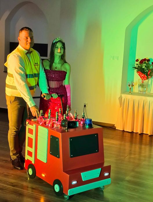 Wódkowóz na wesele urodziny. Atrakcja do rozwożenia alkoholu Straż HIT
