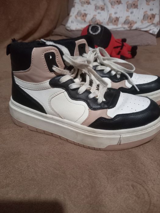 Продам класні кросівки