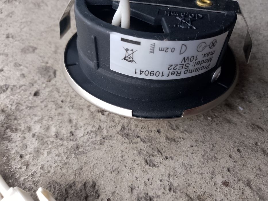 Oczka halogenowe 2szt aluminiowe z żarówką,wodoszczelne . Łazienka