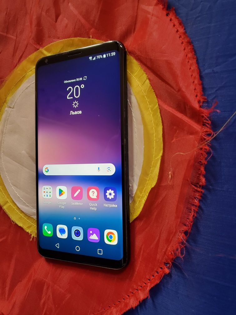 LG V30  smartphone