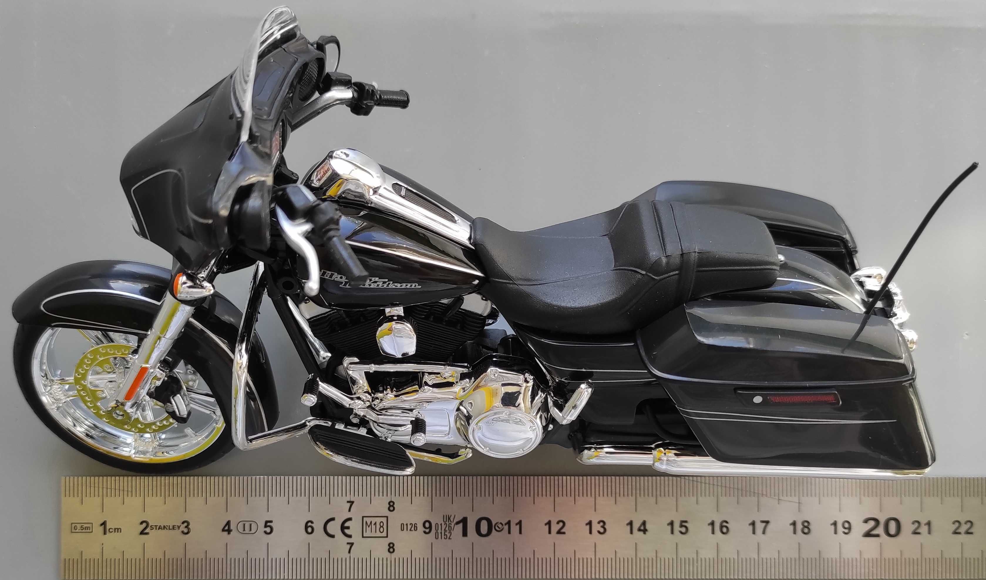 Модель мотоцикла "Harley-Davidson Street Glide Special" 1/12 (Maisto)