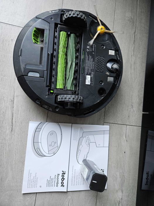 Robot sprzątający iRobot Roomba i7+ czarny używany sprawny z stacją