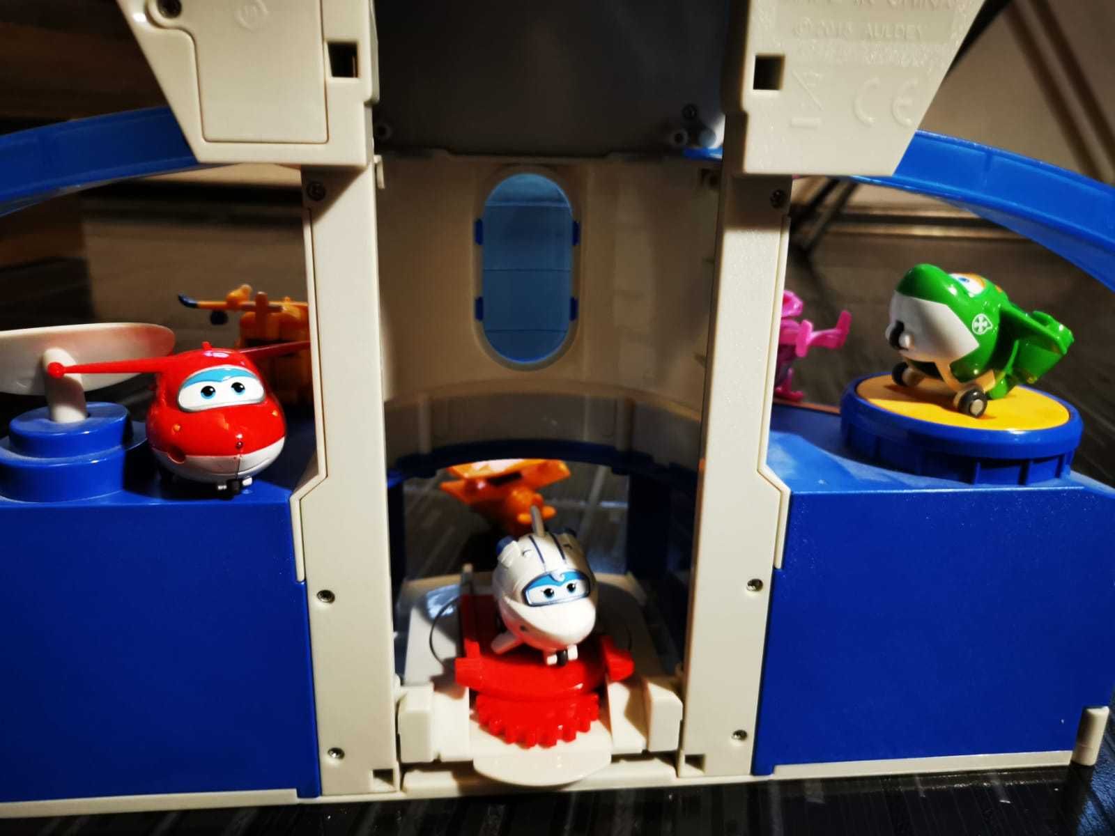 Super WINGS Lotnisko + figurki 9szt!!