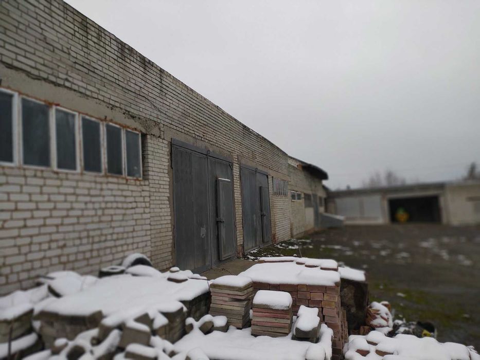 Нежитлові та житлові приміщень з діючим бізнесом 8 км від м. Мостиська