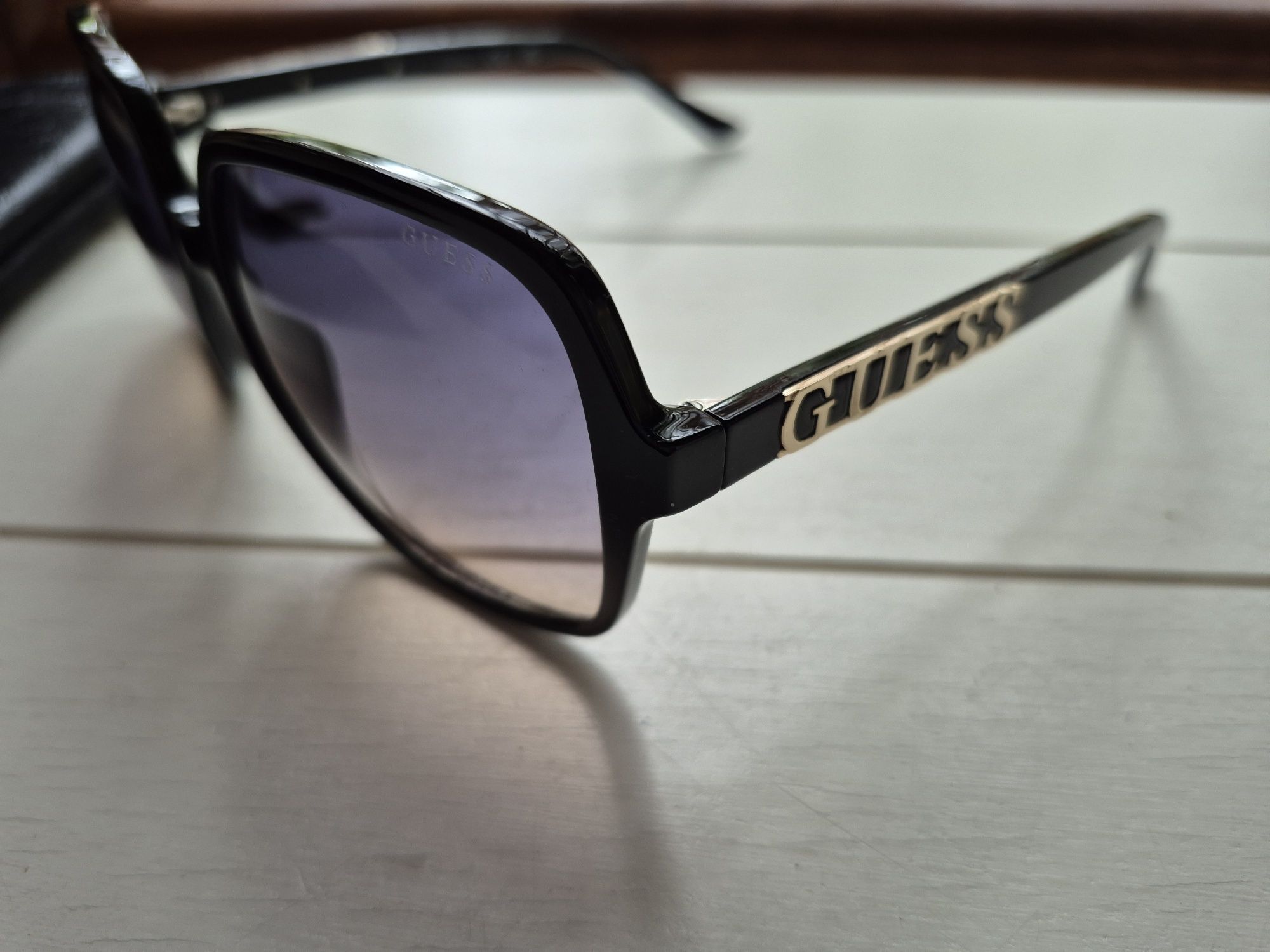 Okulary Przeciwsłoneczne Guess GF6203 01W