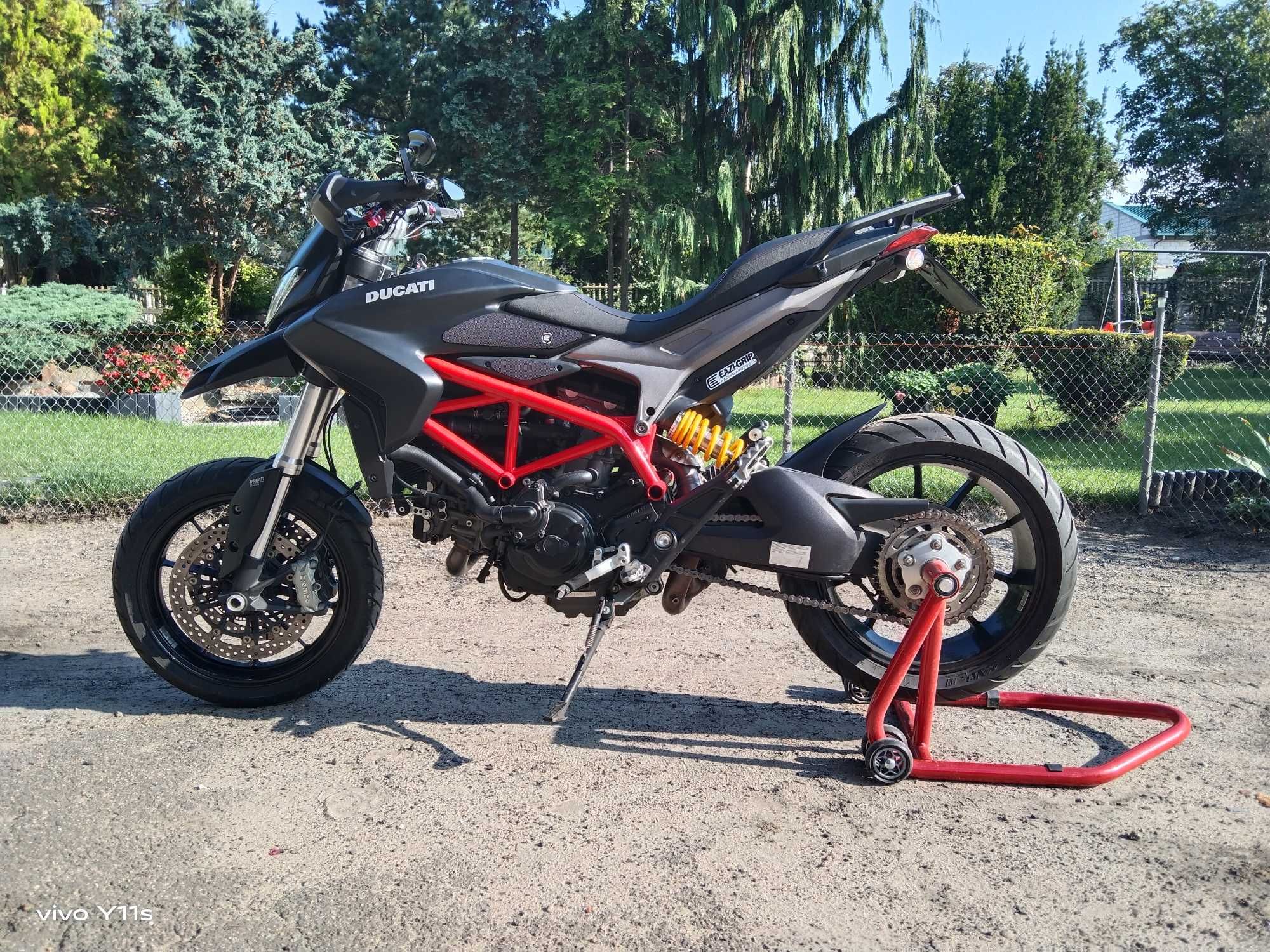 ducati hypermotard 821 hyperstrada salon