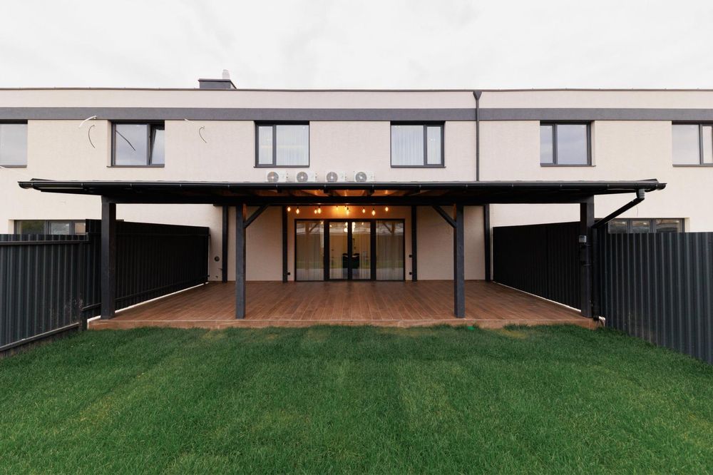 Продаж таунхауса у котеджному містечку New Village.