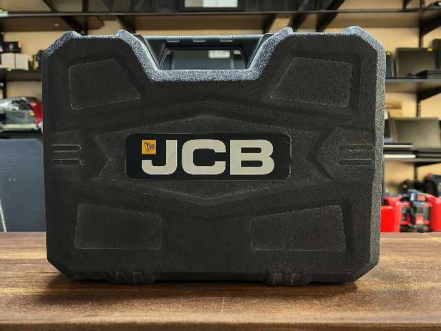 Набор автомобильных инструментов ( ключи головки) 108 предметов JCB