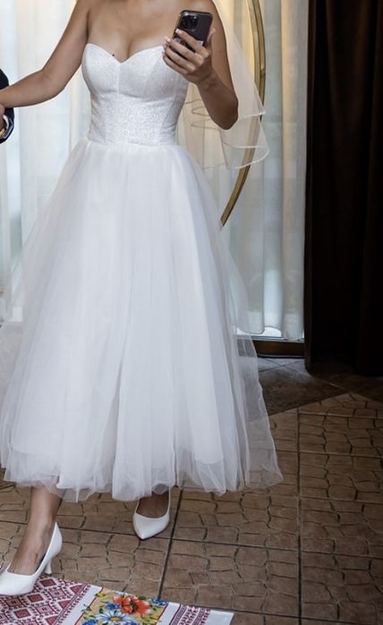 Продам весільну сукню