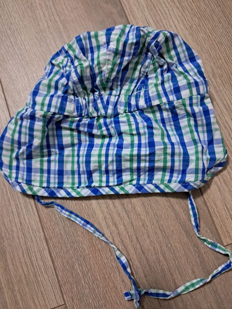 Letnia czapka z ochroną karku dla chłopca 41-43cm. Czapka jest nowa ni