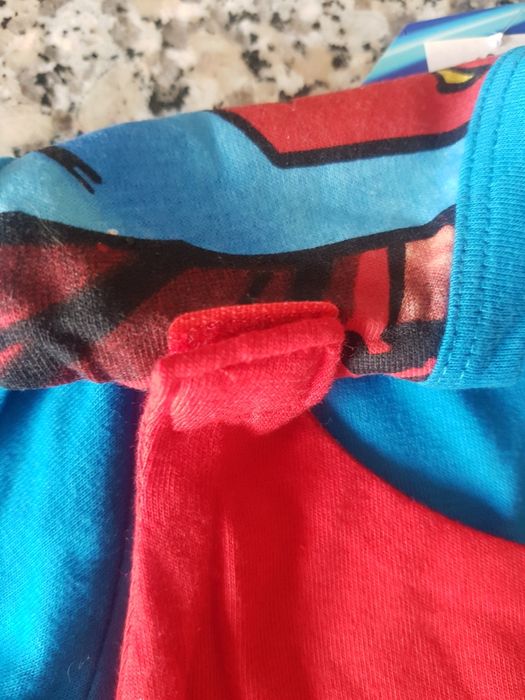 Camisola SUPERMAN com capa amovível - Tamanho 3- 4 Anos