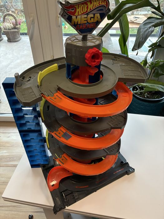 Hotwheels mega garage plus 39 samochodow