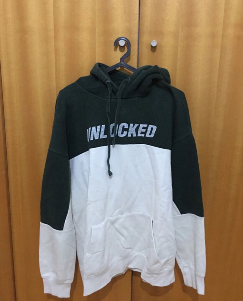 Sweat verde e branca da Bershka