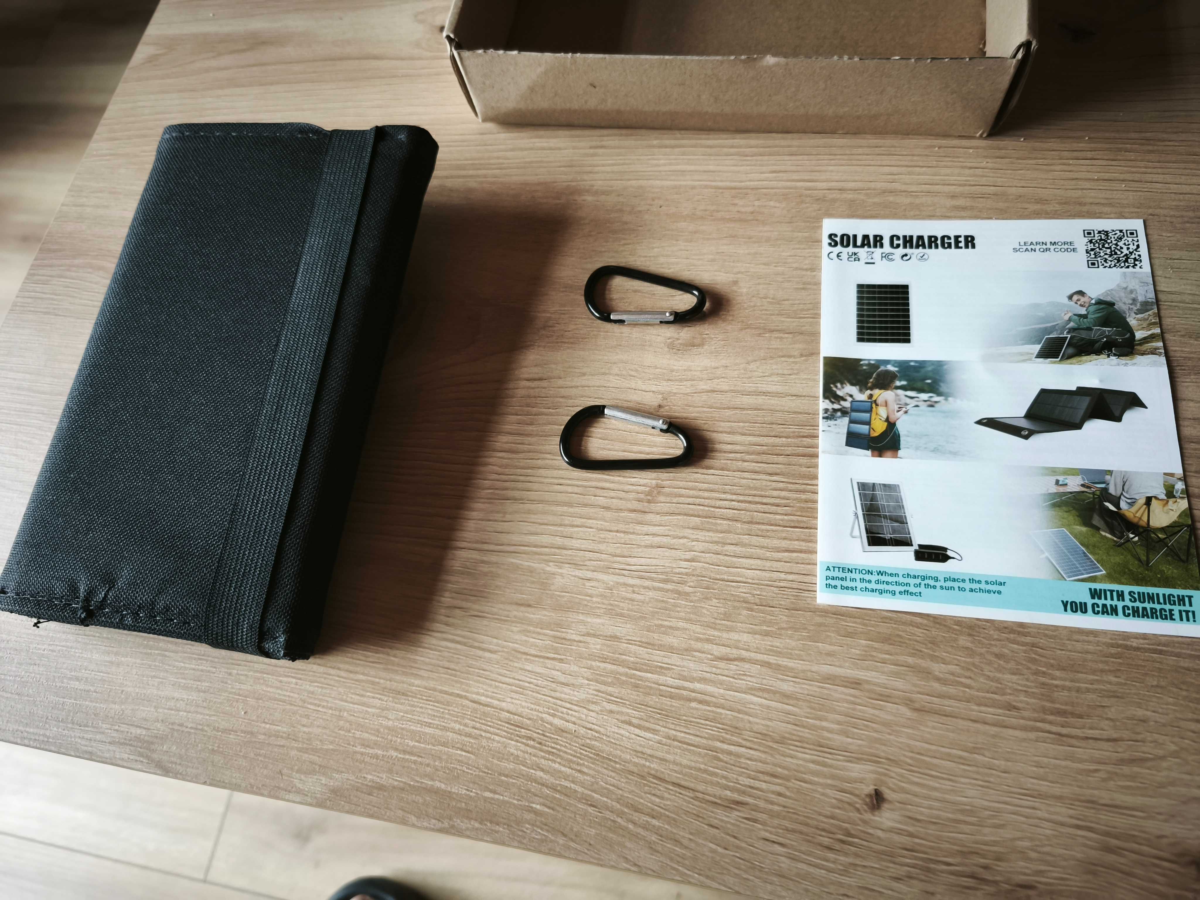 Panel fotowoltaiczny USB  A/C ładowarka do telefonów i innych urządzeń