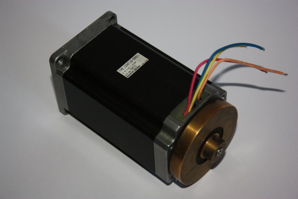 Silnik krokowy  24V DC, 3A 1,8 step, 2Nm