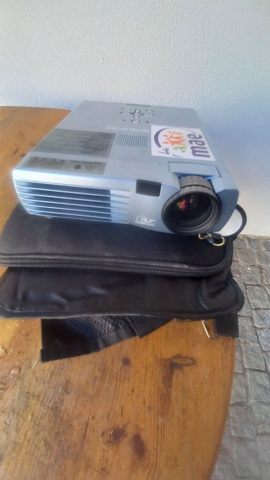 Projector Mitsubishi modelo XD50U