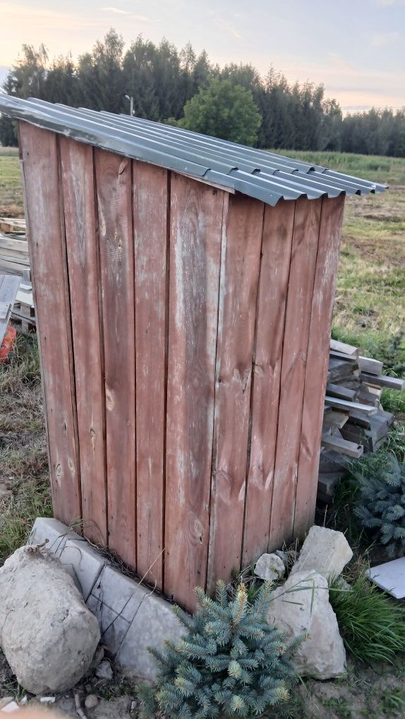 WC toaleta wychodek drewniana