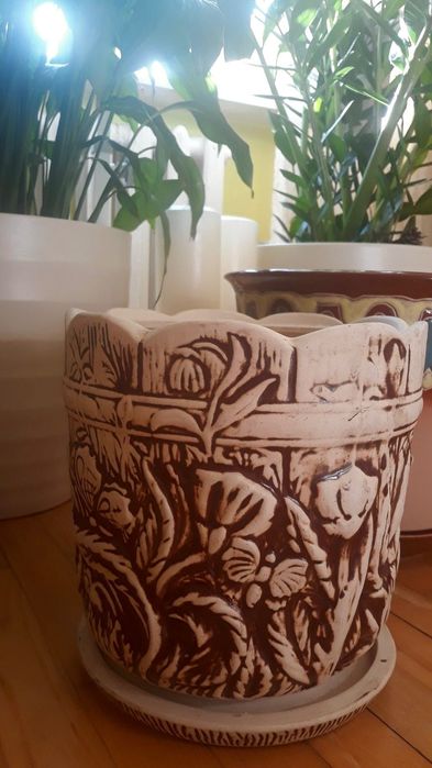 Горщики для вазонів.