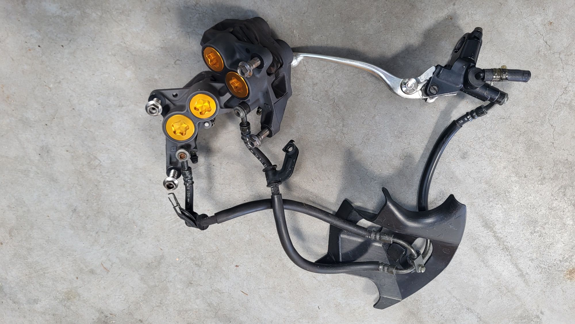 Yamaha R1 rn09 zacisk przewod pompa zaciski