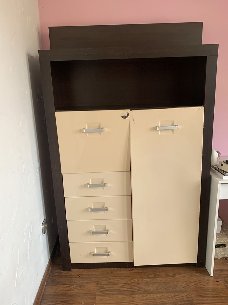 szafka brazowa,4 półki i szuflady