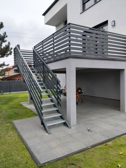 Balustrada poręcz balkonowa zewnętrzna