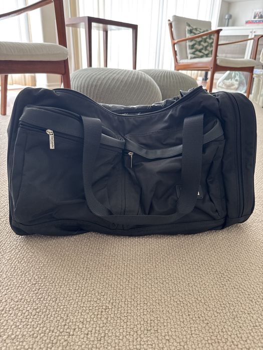 Saco de viagens Guy Laroche novo