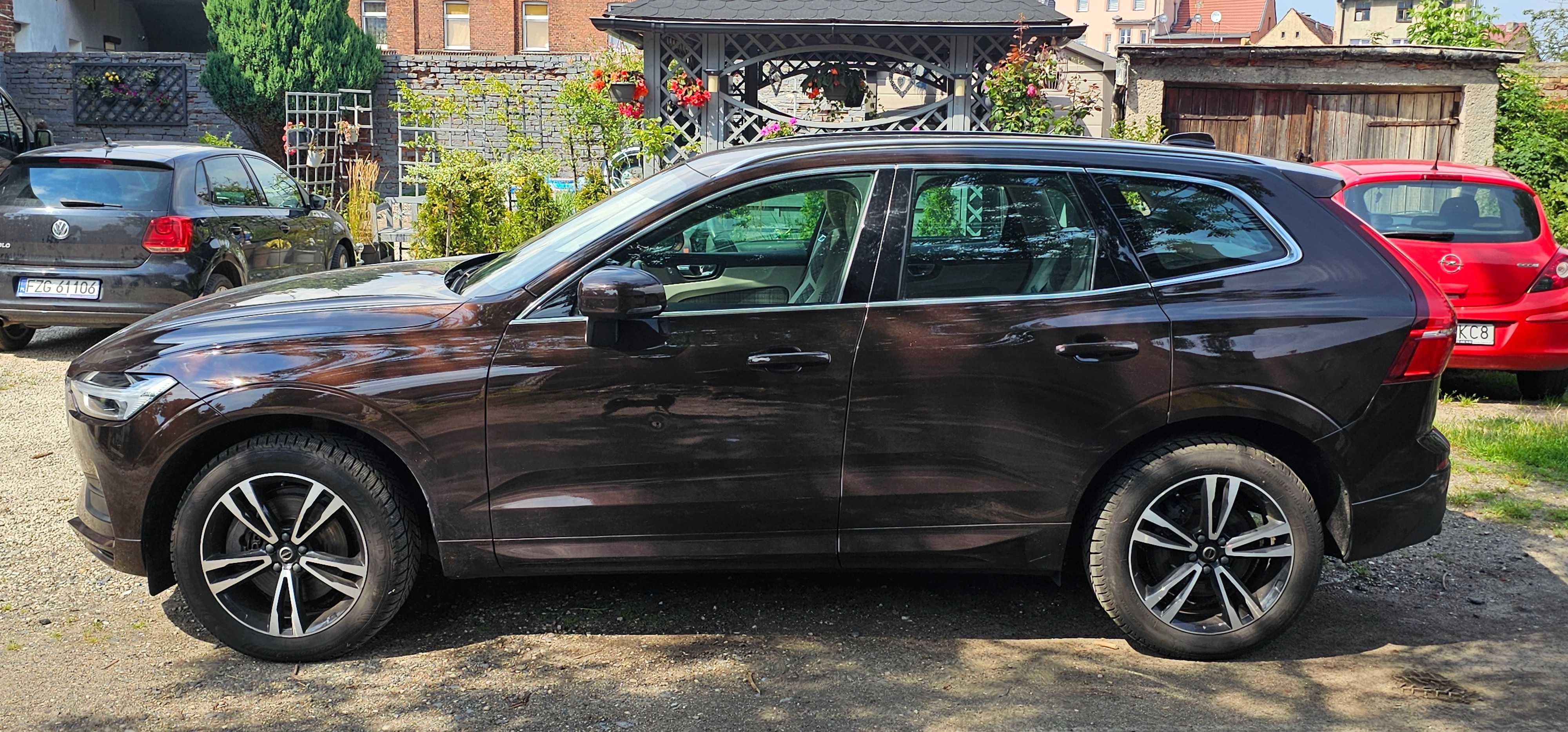 Samochód Volvo XC60 b5