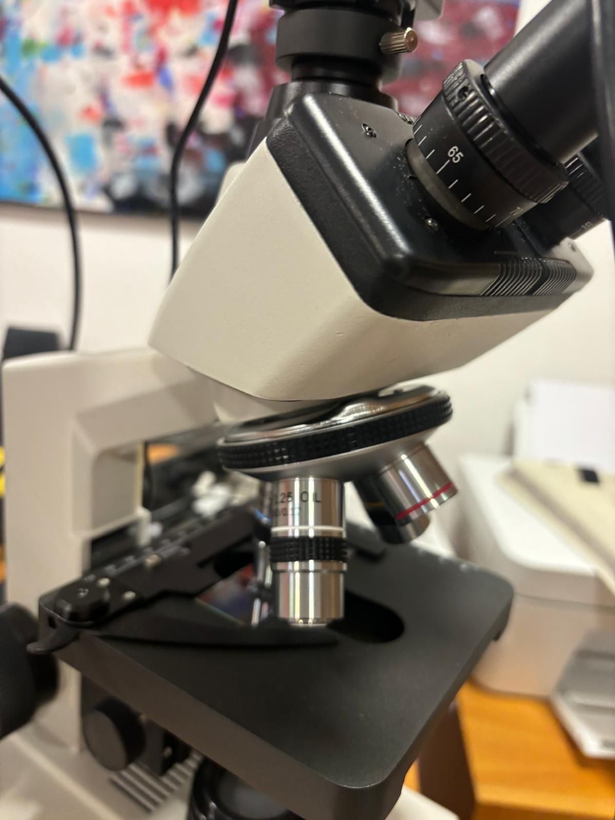 Microscópio Biológico MCE e MCC
