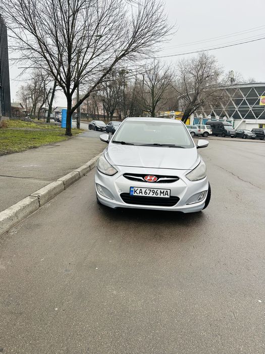 Hyundai Accent 2012  1.4 хорошем состоя