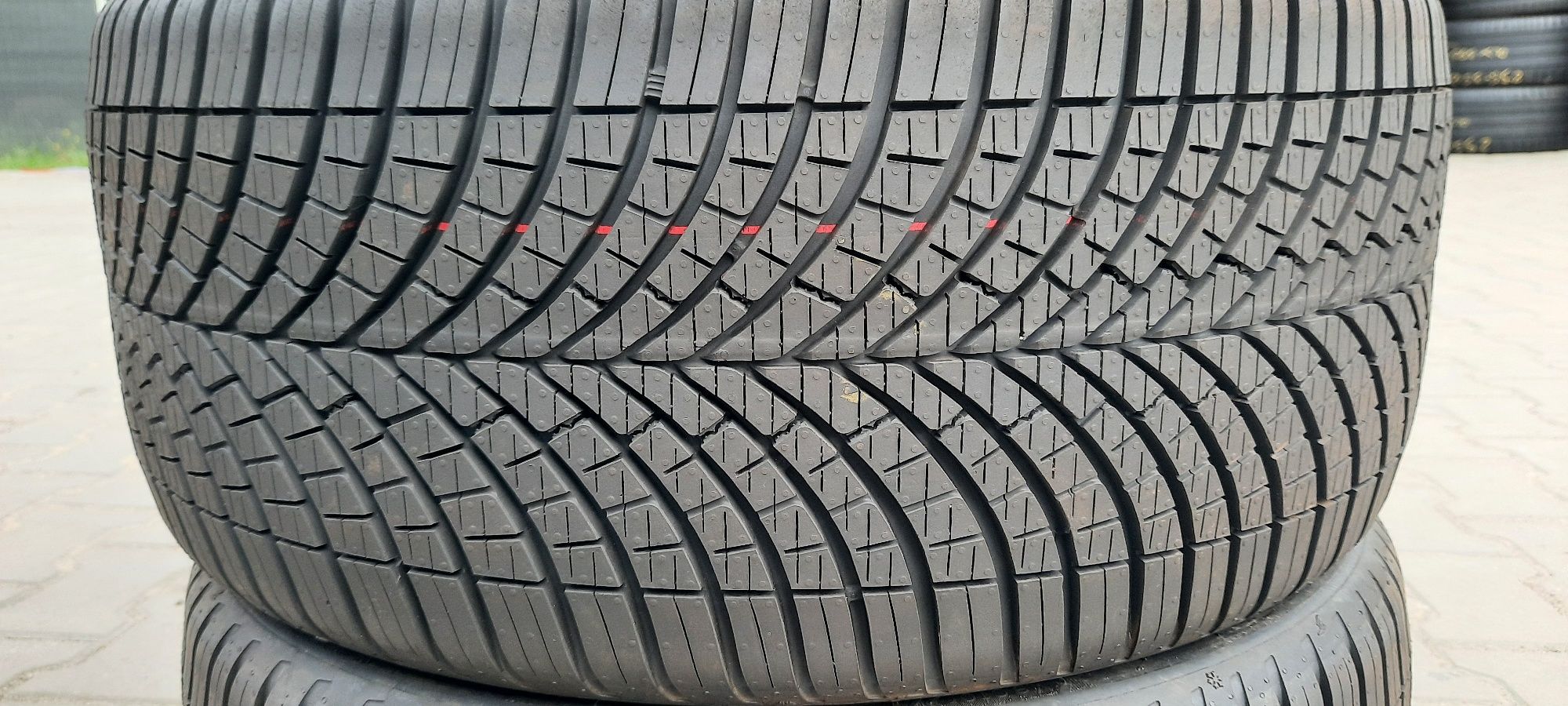 235/35/19 Goodyear Vector 4Seasons Gen3 KOMPLET