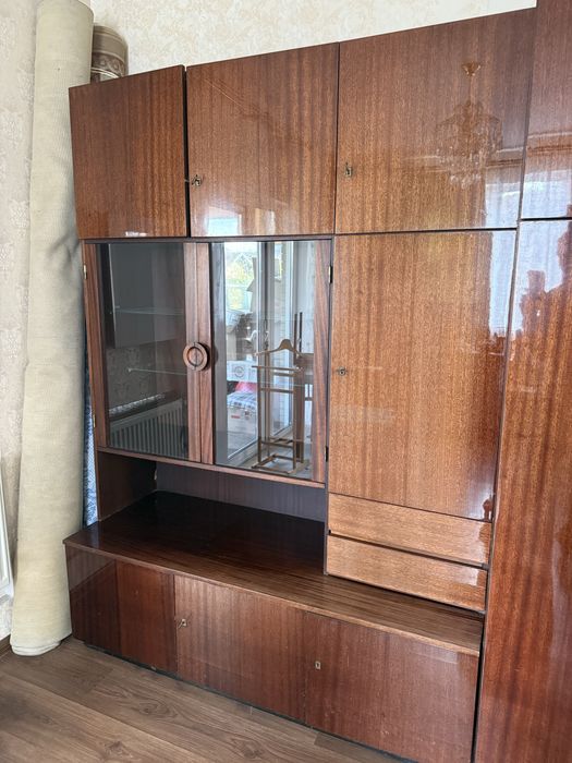 Сервант, шафа, стінка віддам БЕЗКОШТОВНО