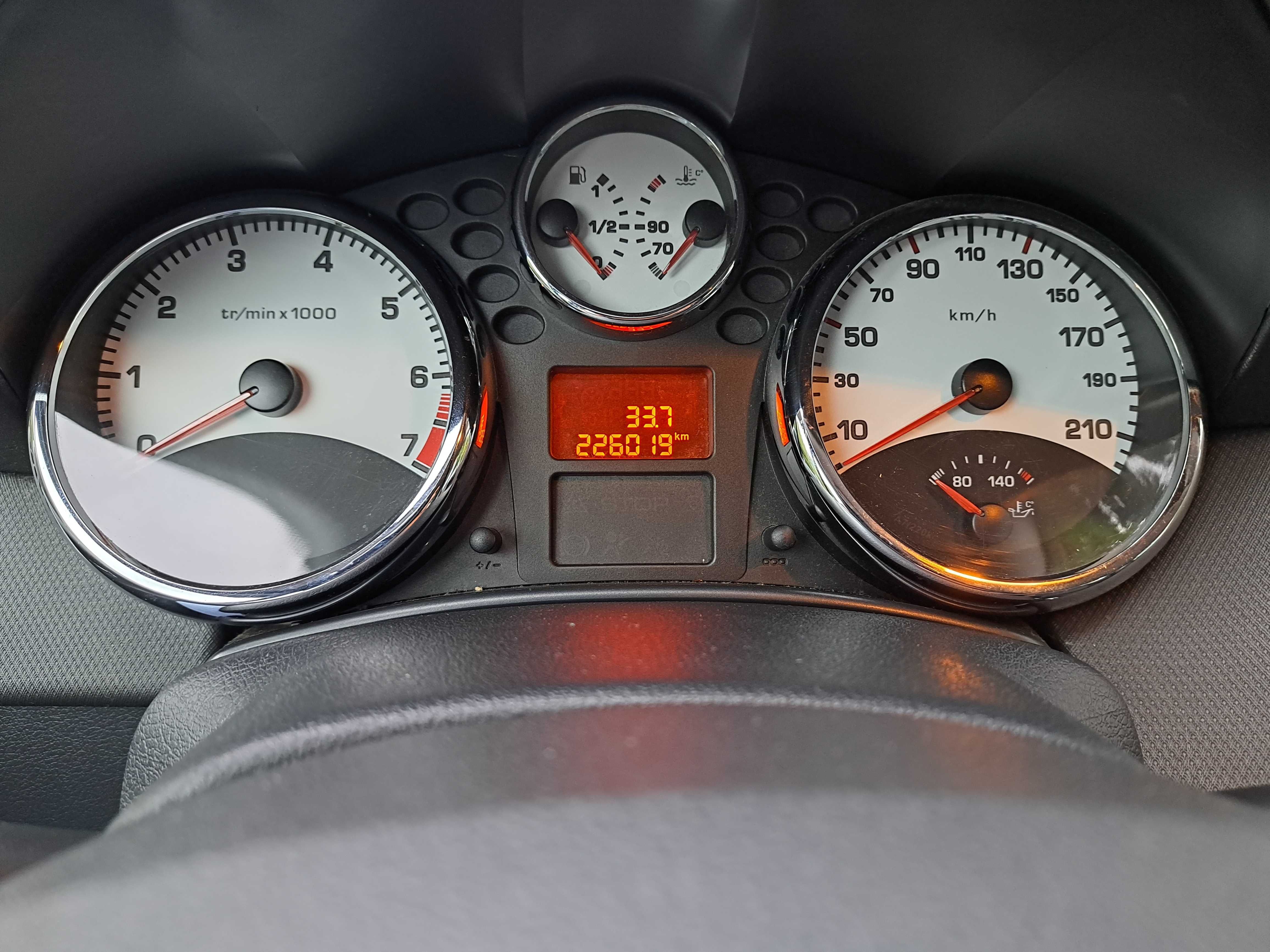 Fajny Peugeot 207.