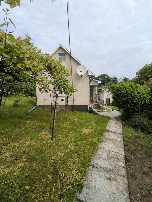 Продається 2 кімнатний будинок в районі вул Руської