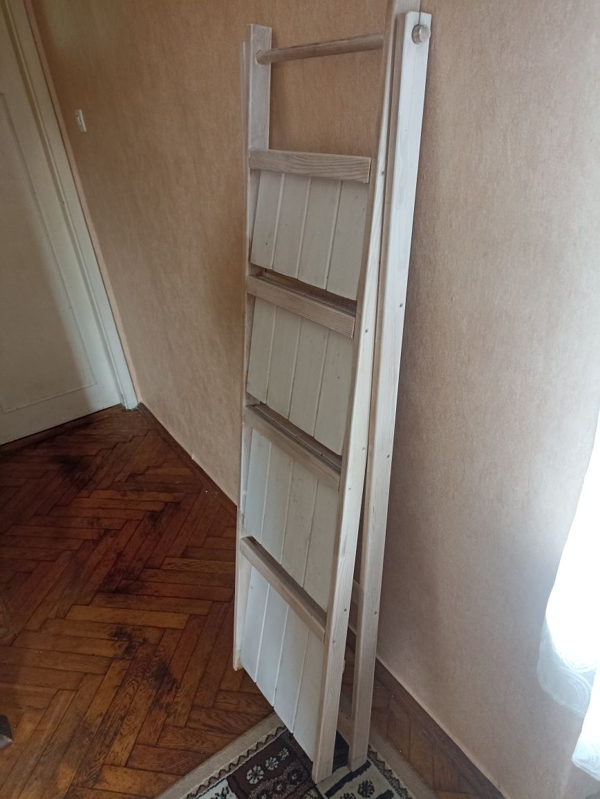 Stojak pod kwiaty stan dobry.