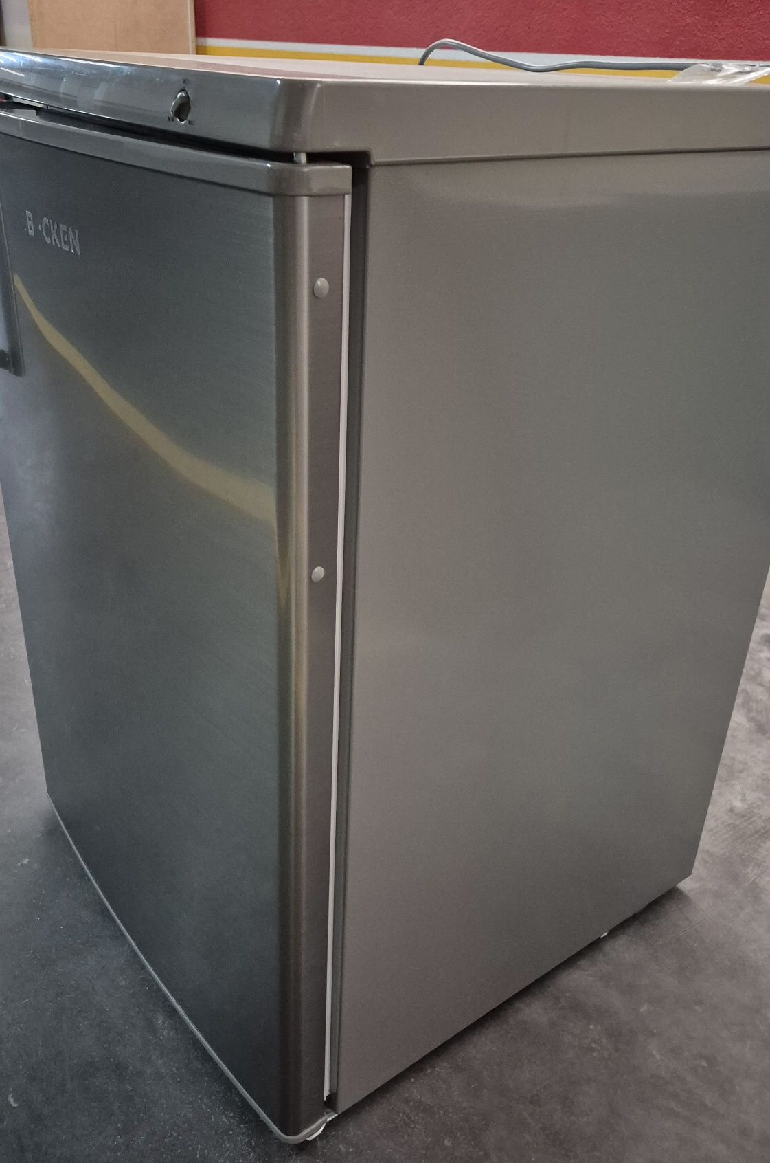 Vendo Arca congeladora BECKEN BUF3902 IX (85 L)